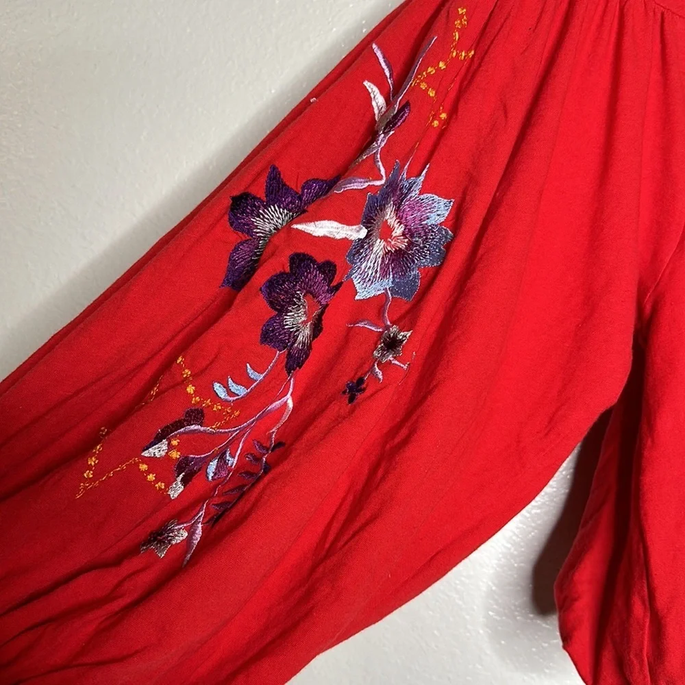 Free People Lita Floral Embroidered Bell Sleeve‎ Blouse sz XS Red